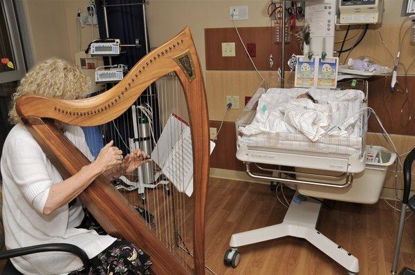 Bringing therapeutic music to babies after a procedure to reduce pain.