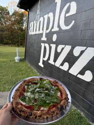 Prosciutto and arugula pizza