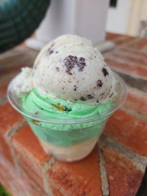 Cookies and Cream, Pistachio and Butter Peccan flavors - Regular cup