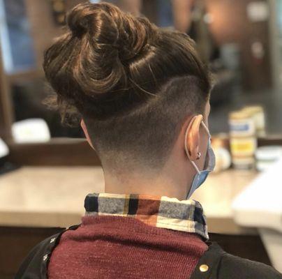 Undercut with a neck taper