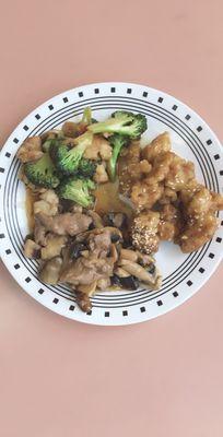 Beef w. Fresh Mushrooms, Sesame chicken, Chicken w. Broccoli