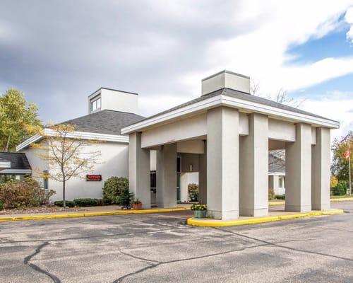 Hotel Exterior and Main Entrance