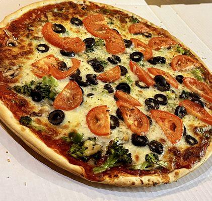 Super Veggie Pizza (mushroom, onion, green pepper, broccoli, tomato, black olive)