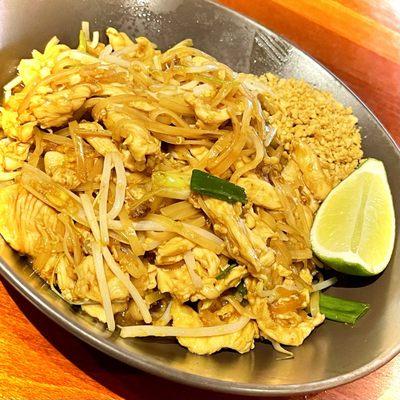 Pad Thai with lots of chicken