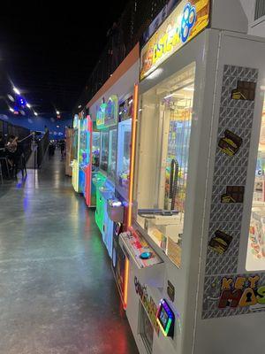 Wall of game machines including dipping dots