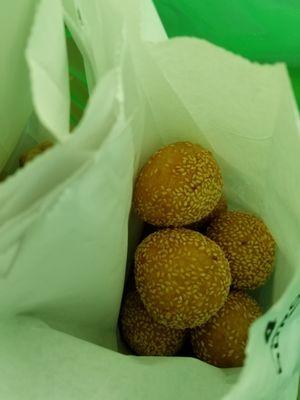 Fresh hot sesame balls.. So crispy and good