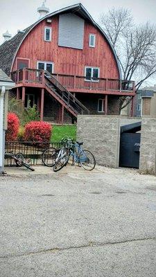 ENJOY ... CURBS, STAIRS, DOORS TOO HEAVY TO OPEN, NO SECURITY LOCK ON  2200 Bldg.,  LAUNDRY CARD CASH  MACHINE?????