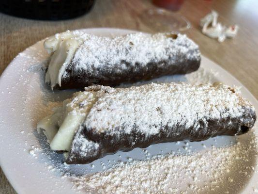 Fresh chocolate cannolis