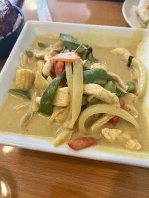 Yellow chicken curry