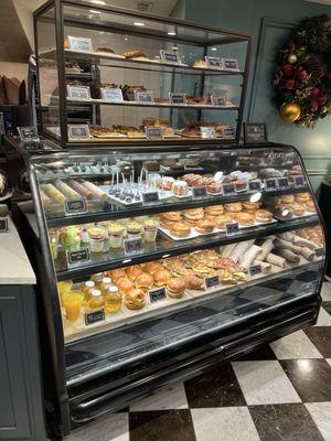 Food case - sweet and savory options