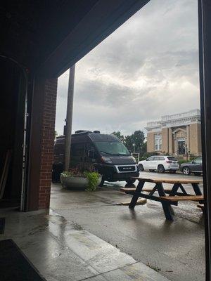 SEasy parking garage doors that open up outdoor tables