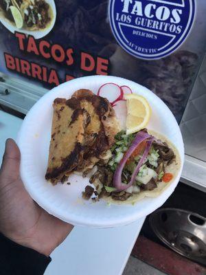 Tacos Dorados de Birria y un Taco de Asada