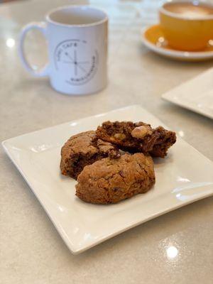 Chocolate chip & walnut cookie