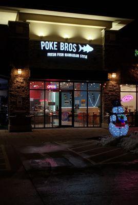 Poke Bros is in a newer strip mall alongside Route 59 in Naperville. Nice snowman!