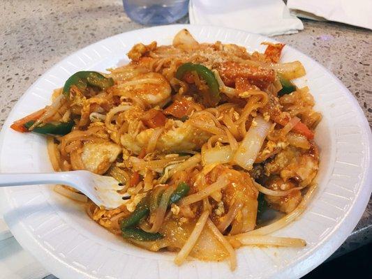 Chicken and Shrimp "pad thai"- tastes like curry, it was still enjoyable, and they put in a decent amount of meat which is nice