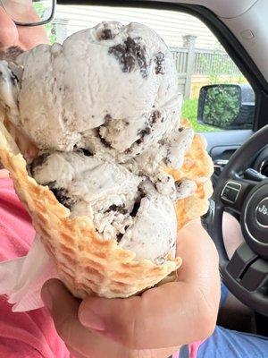 Oreo Overload medium (2 scoops) in a waffle cone