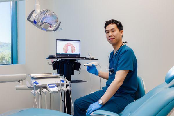 Intraoral scanner for high-tech treatment and dental care.