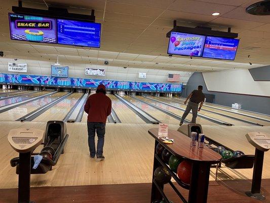 Scott Y bowling