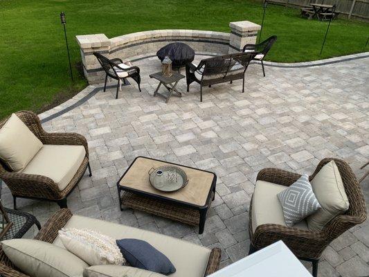 Seating wall and paver inlay patio