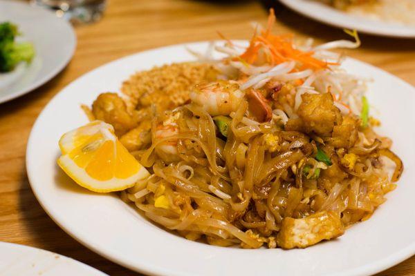 pad thai with shrimp