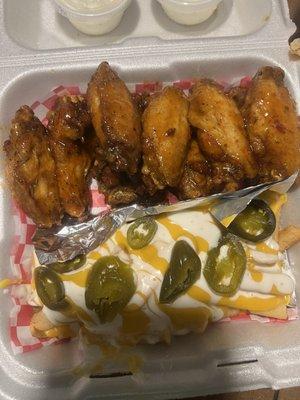 Mango habanero wings w/ cheesy ranch jalapeño fries