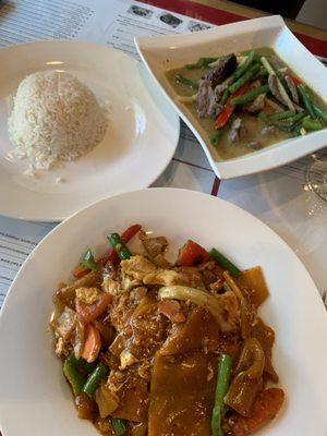 Green curry and drunken noodles