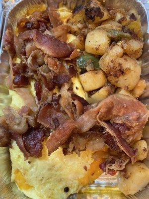 Bacon, cheddar cheese omelette and home fries platter !