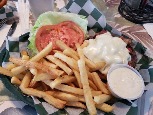 Nice melt on the American cheese on my burger. Tomato was fresh.