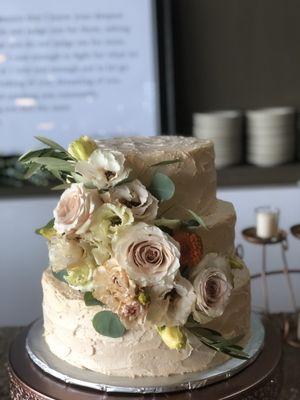 Custom Wedding Cakes for Your Special Day!