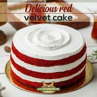 Who can resist a delicious red velvet? Come for your piece of cake!⁣