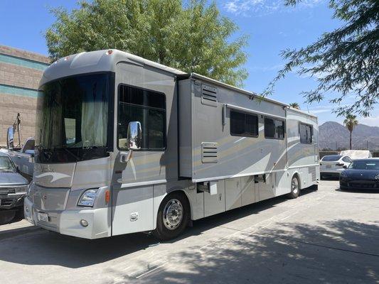 Will be repairing and painting Right Side of this RV :) 2008 Winnebago Vectra.