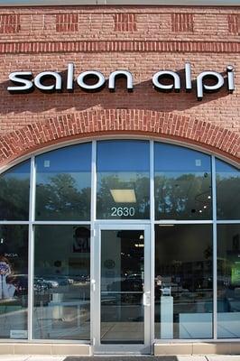 Salon Alpi at Quarry Lake