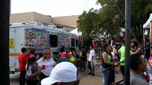 Mr. Sugar Rush is the best dfw ice cream truck! Contact mrsugarrush.com for dallas tx ice cream.