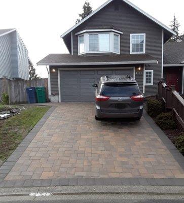 Cobble Park & Plaza Stone Driveway in Jamestown Blend.