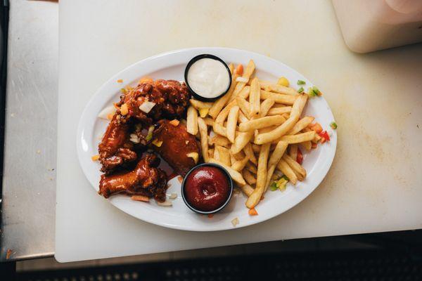 BBQ Chicken Wings with Fries