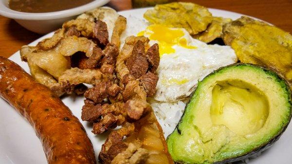 You can't see it, but under the "tostones" is 8oz of perfectly grilled skirt steak.