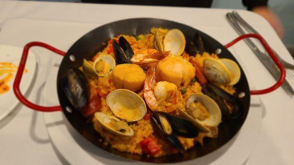 Paella seafood