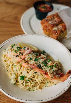 Shrimp Scampi
Spaghetti, jumbo shrimp, garlic butter, lemon