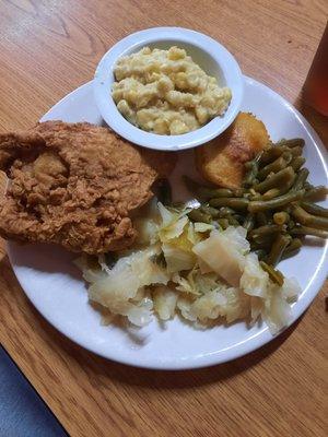 Fried chicken, creamed corn, green beans, cabbage