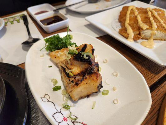 Sashimi combo and seafood set (5 people), grilled fish collar