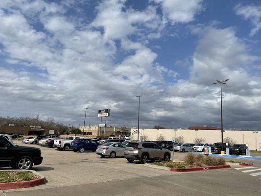 Beautiful day at Aldi Briarcrest