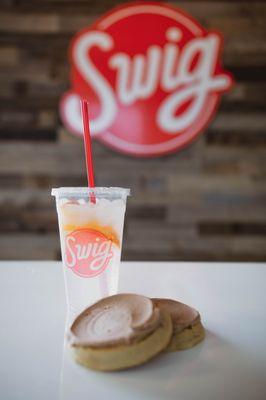 Tiki Tiki Refresher with a chocolate frosted peanut butter cookie.