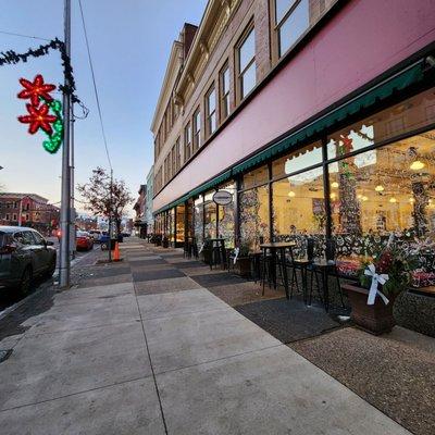 Outside seating (when it's warm lol).