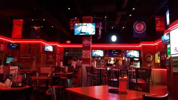 Nice Bar  / Pizza Hut   Adult  Sports Bar atmosphere   Pool Table, Full Bar