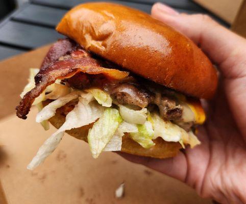 Bacon bacon cheddar burger / crispy thick cut bacon, bacon-onion jam, white cheddar, crispy lettuce, and mayo