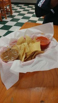 This place is delicious.  Starting with the tostadas and salsa.  We had the asada tacos.  Delicious!