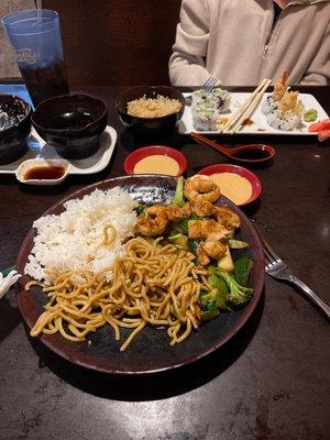 Noodles and chicken/shrimp