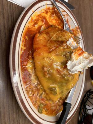 Cherell's choice. Pork carnitas, veggies and guacamole in a sopapilla Christmas style. Fresh and delicious.