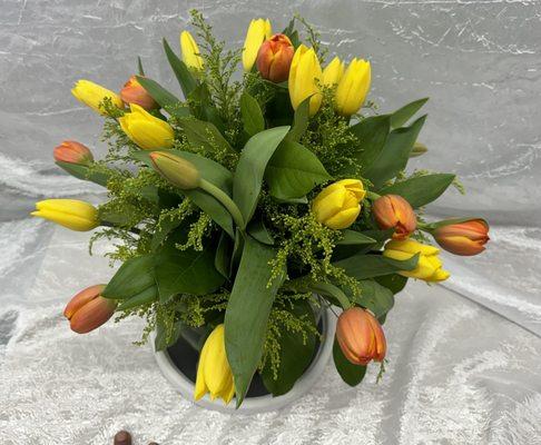 Tulip bouquet (deluxe) by Divine Flowers