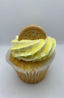 Lemon chiffon cupcake